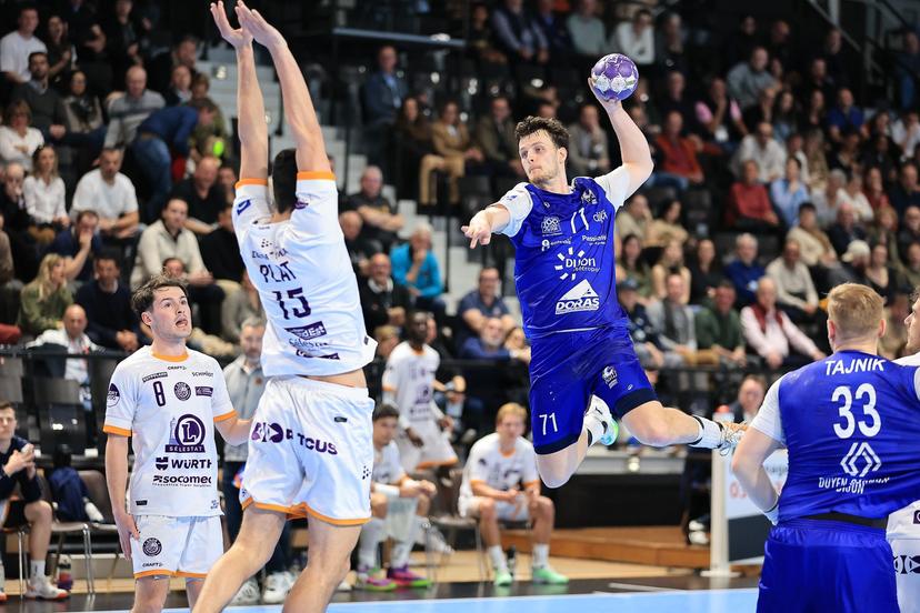 Ensemble pour un match de handball cover